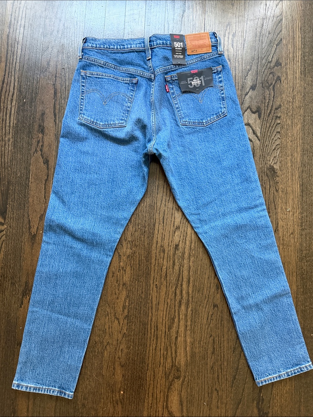 Levi's Womens Straight Jeans in Medium Blue Wash